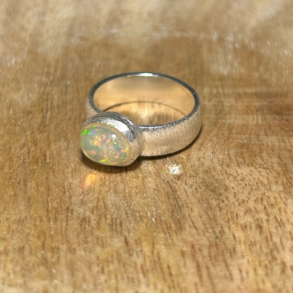 NWOT Natural Oval Shape Multi Fire Ethiopian Opal 925 Sterling Silver Ring - Picture 6 of 14